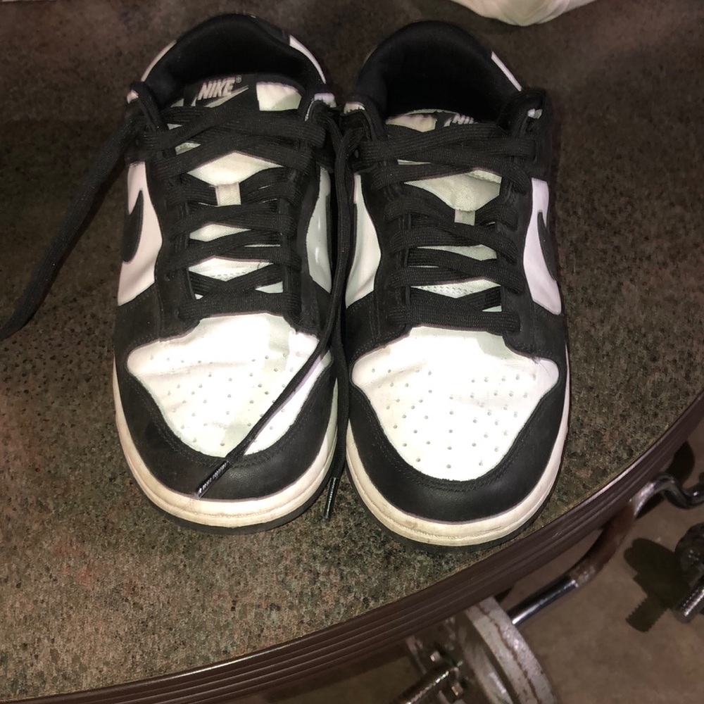 Size 9.5 panda dunks in men’s mid condition